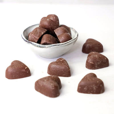 Bio Schoko-Herzen aus veganer heller Schokolade mit 42 % Kakaoanteil - TARABAO