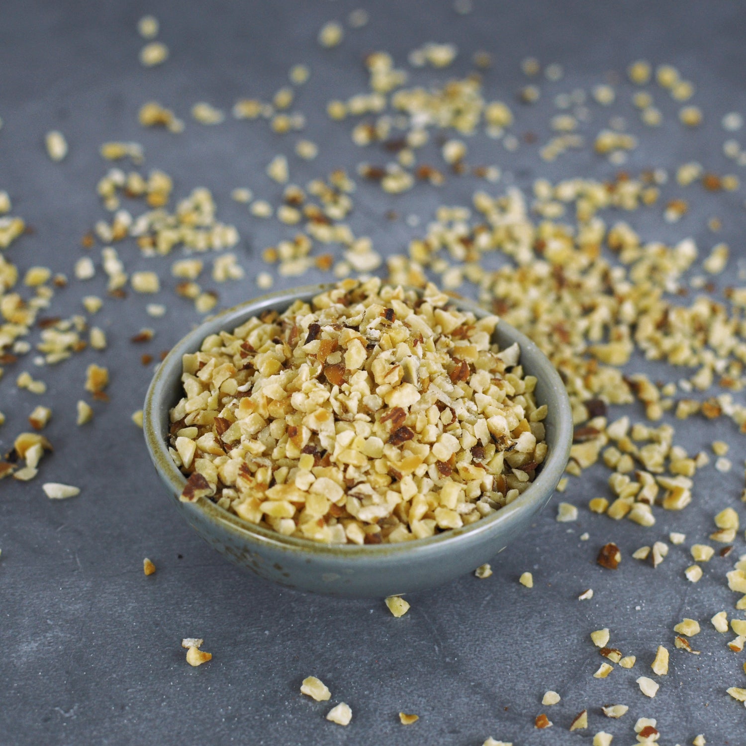 Bio Haselnüsse gehackt & geröstet – feines Röstaroma | TARABAO